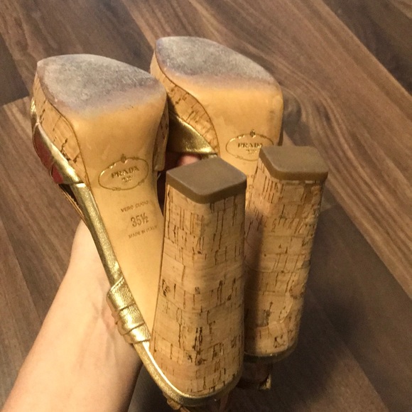 Prada Gold Pumps with cork sole - Picture 5 of 5